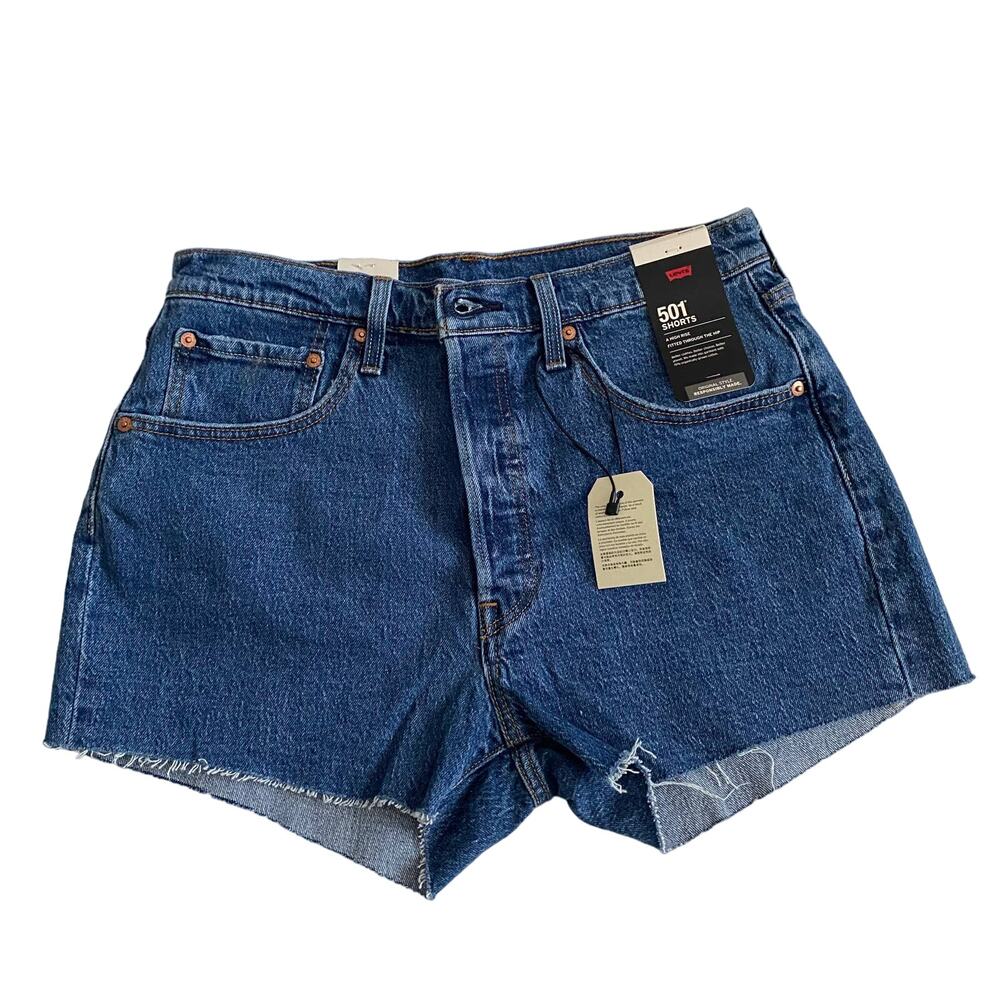 Levi’s  shorts with pockets and zipper